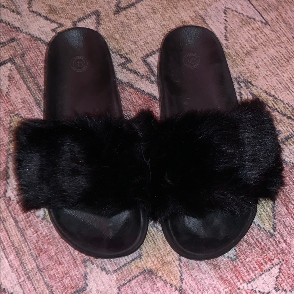 NWT urban outfitters fuzzy slides